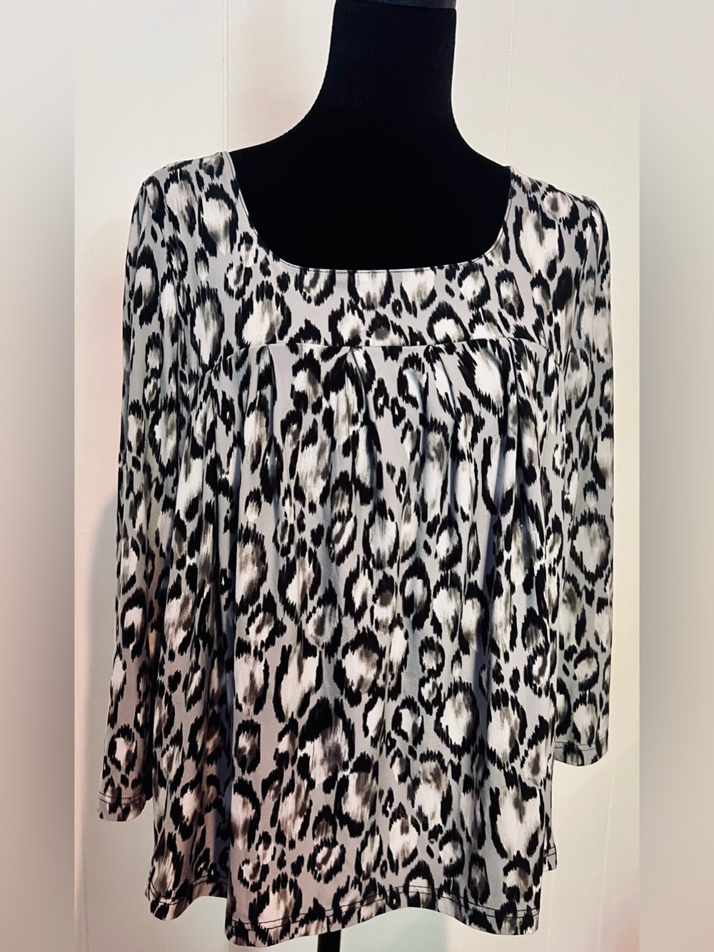Rafaella Women’s blouse Black & White Leopard Print Square Neck. Size Large. - Picture 1 of 9